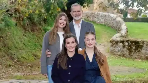 Imagen 1 de Los reyes Felipe y Letizia desean que 2026 traiga ilusiones, oportunidades y éxitos "desde la unidad por el bien común"