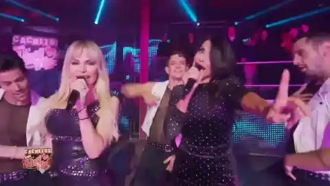 Imagen 1 de 'Cachitos de hierro y cromo' unió música, compromiso y humor con 400 rótulos y 200 actuaciones 'enlatadas' y nostálgicas