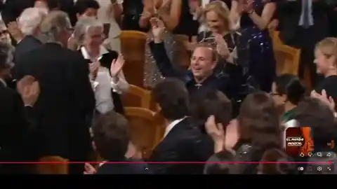 Imagen 1 de El director del concierto de Año Nuevo se baja al pasillo para dirigir al público en la marcha Radetzky