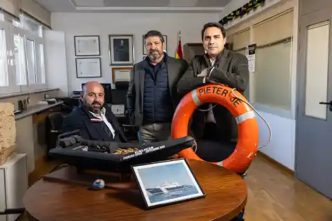 Imagen 1 de Lanzarse al mar para atrapar a los números uno de la droga