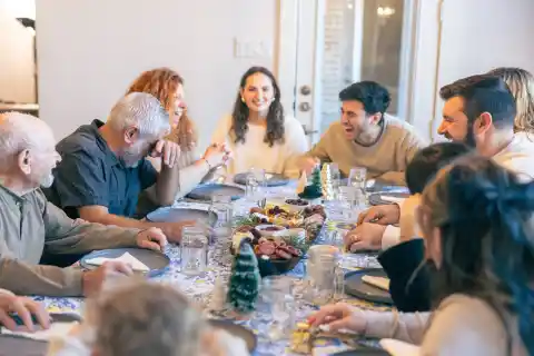 Imagen 1 de De reuniones constantes a encuentros obligados: cuando la Navidad se convierte en una excesiva maratón social