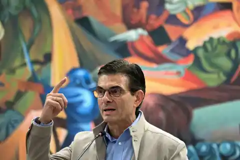 Imagen 1 de El presidente de Bolivia firma un decreto para gobernar a distancia en plena pelea con su segundo