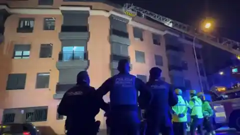 Imagen 1 de Incendio mortal en Carabanchel: al menos tres muertos tras declararse el fuego en un edificio de viviendas