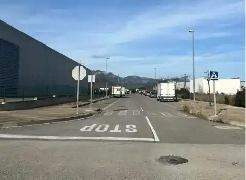 Imagen 1 de Una fiesta ‘rave’ en La Sénia (Tarragona) reúne a un millar de personas desde Nochevieja