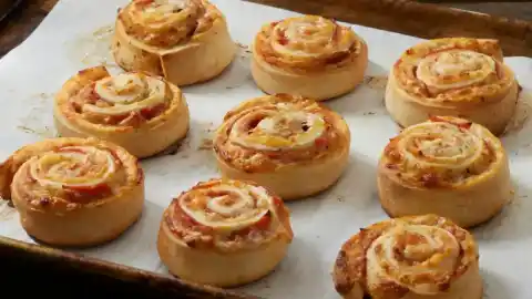 Imagen 1 de Sorprende a tu familia el día de Reyes con unos canapés enrollados de pesto, mozzarella y tomate seco