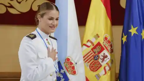 Imagen 1 de Murcia otorga la medalla de oro a la princesa Leonor, que termina su educación militar: "Una de nosotros"