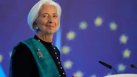 Imagen 1 de La presidenta del BCE, Christine Lagarde, cobra 726.000 euros al año, un 55,8% más que su sueldo oficial