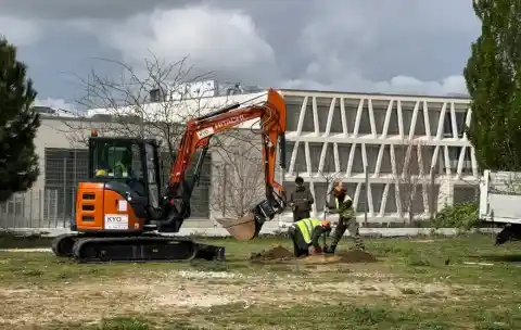 Imagen 1 de Los vecinos rebeldes de Montecarmelo no descansan en Navidad y presentan alegaciones al cantón de basuras del Ayuntamiento