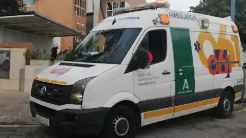 Imagen 1 de Accidente mortal en Granada: mueren dos personas tras chocar un camión y un coche en Darro