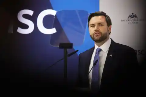 Imagen 1 de La extrema derecha regresará a la Conferencia de Múnich tras criticar el vicepresidente de EE UU su exclusión