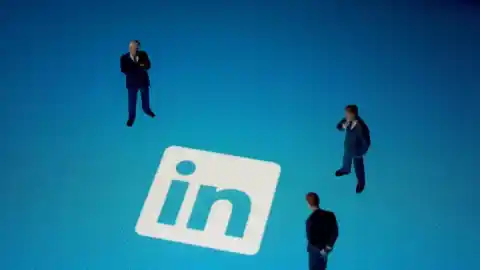 Imagen 1 de Por qué las mujeres simulan ser hombres en LinkedIn: el sesgo domina internet