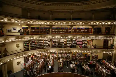 Imagen 1 de La tradición literaria de Buenos Aires resiste el embate cultural de Milei