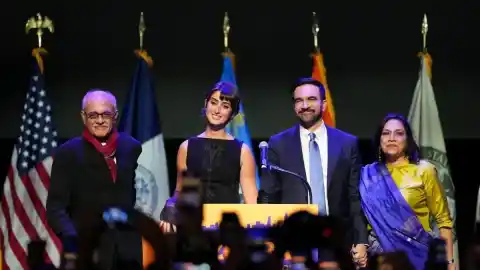 Imagen 1 de Así son los Mamdani, una familia intelectual y solidaria en el país de los MAGA