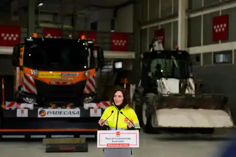 Imagen 1 de Ayuso: “Los que no tenemos por qué vivir de la tibieza y la moderación decimos las cosas antes de que sea tarde”