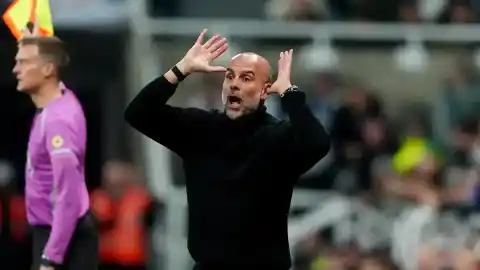 Imagen 1 de Guardiola se disculpa por encararse con un cámara tras la derrota ante el Newcastle: "Me siento avergonzado..."