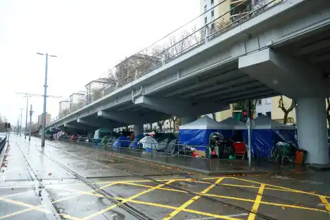 Imagen 1 de La Síndica de Greuges pide a las administraciones que cobijen a los sin techo durante la ola de frío