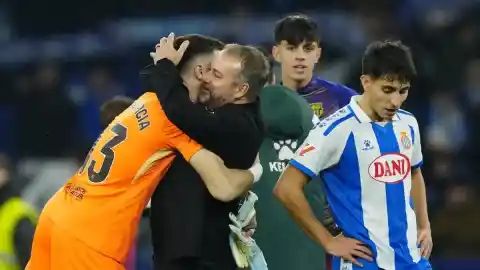 Imagen 1 de Flick se rinde a Joan Garcia: “Tengo que darle las gracias, ha hecho un partidazo y es uno de los mejores del mundo”