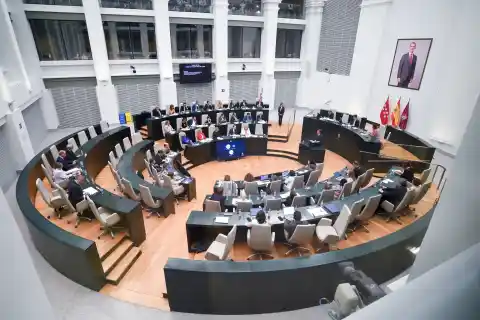 Imagen 1 de Gentuza, pagafantas, trilero, ridículo o indigente intelectual: un año más de insultos en la política de Madrid