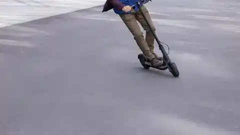 Imagen 1 de Cecotec tiene el patinete perfecto para el día a día y lo deja en menos de 180 euros en su Black Friday