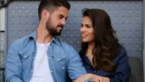 Imagen 1 de Sara Sálamo estalla tras ser sexualizada en esta foto generada con IA: "Esto no va de tecnología sino de poder"