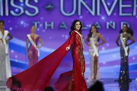 Imagen 1 de Sheinbaum niega el complot para garantizar el triunfo de Fátima Bosch en Miss Universo
