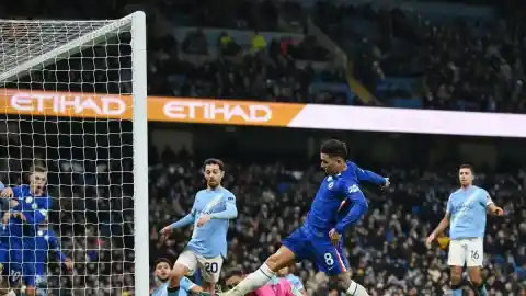 Imagen 1 de El City se columpia en el añadido ante el Chelsea (1-1) y nuevo descalabro del Liverpool