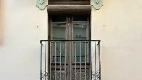 Imagen 1 de Las llaves en la cerradura, un antiguo signo de hospitalidad y confianza caído en desuso