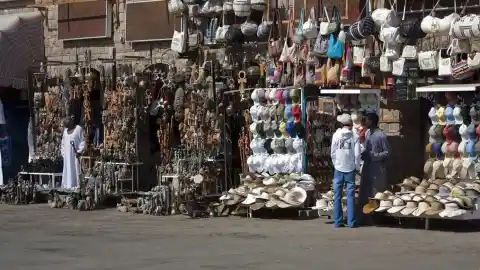 Imagen 1 de La Audiencia Nacional investiga si una madre española huyó con sus dos hijos a Egipto para no devolverlos al padre