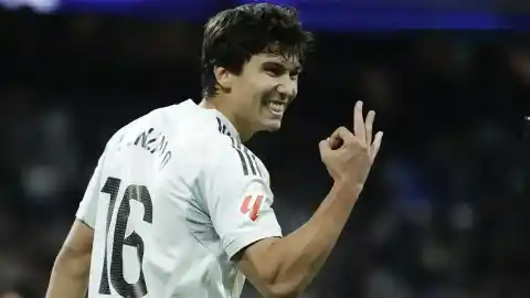 Imagen 1 de La cantera sale al rescate de Xabi Alonso: Gonzalo se doctora, vuelve a tirar la puerta abajo y es el salvavidas para la Supercopa