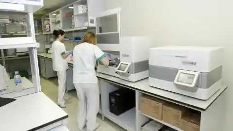 Imagen 1 de El otro negocio de Ribera Salud en Madrid es un gran laboratorio también señalado por una gestión basada “en el beneficio”