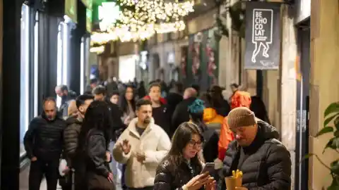 Imagen 1 de La Navidad muestra al comercio del Gòtic de Barcelona una luz al final de su largo túnel