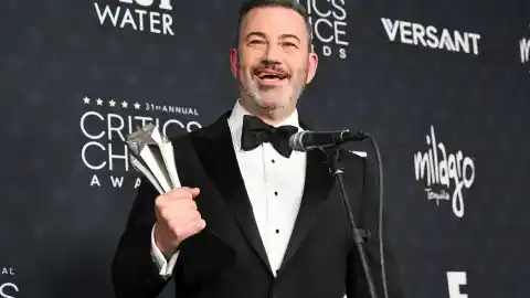 Imagen 1 de Kimmel recibe un premio... y se lo dedica a Trump: "Gracias por las cosas ridículas que hace cada día"