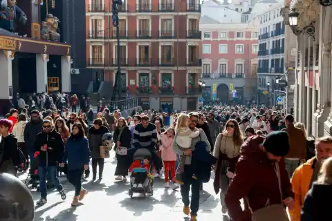Imagen 1 de Madrid supera por primera vez a Cataluña en afiliados a la Seguridad Social