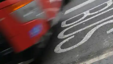 Imagen 1 de Detenidos 15 conductores de 'autobuses-patera' que llevaban migrantes de Barcelona a París