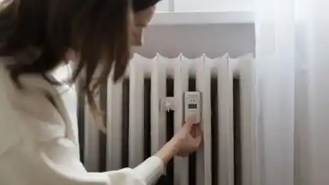 Imagen 1 de Un experto confirma si es mejor dejar la calefacción encendida o apagarla cuando se está ausente para ahorrar y cómo hacerlo