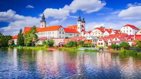 Imagen 1 de La joya de Moravia: coloridas casas y la plaza central más bella de la República Checa