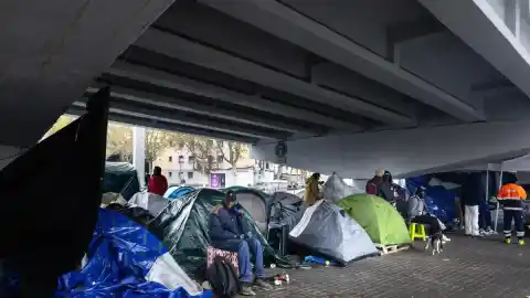 Imagen 1 de Creu Roja activa ocho albergues de emergencia en Catalunya por la ola de frío