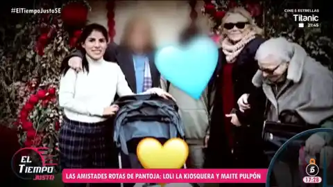 Imagen 1 de Sale a la luz una fotografía de Isa Pantoja con Loli 'La kiosquera' y Maite Pulpón, enemigas de su madre