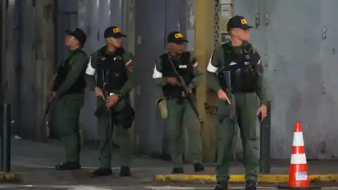 Imagen 1 de Se escuchan ráfagas de disparos en los alrededores del palacio presidencial de Venezuela