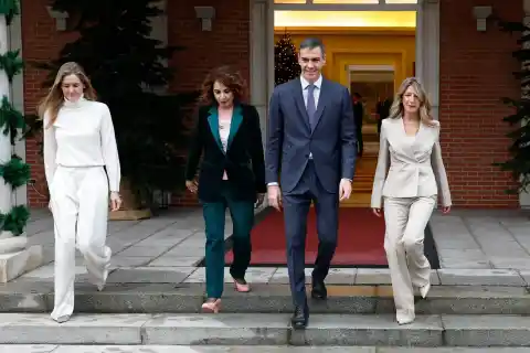 Imagen 1 de Sánchez viaja a París molesto con Macron y otros europeos por su tibieza con Trump