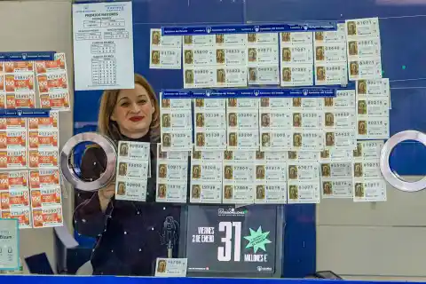 Imagen 1 de Lotería del Niño 2026, en directo | El sorteo repartirá este martes 770 millones en premios