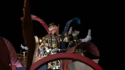 Imagen 1 de El rey cervecero, el momento jurásico... Los mejores memes y anécdotas de las cabalgatas