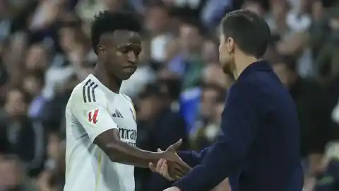 Imagen 1 de Vinícius, a Xabi Alonso ante el Betis: "Dile a Gonzalo que tiene que dar alguna"