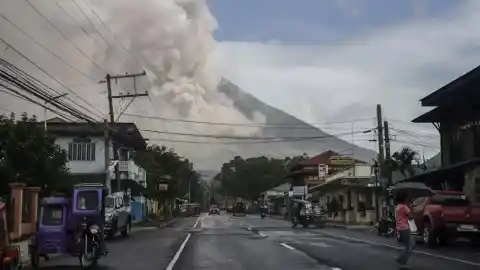 Imagen 1 de Filipinas urge a evacuar a miles de personas por riesgo a una "erupción peligrosa" del volcán Mayón