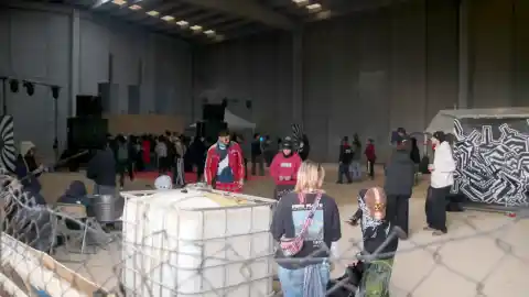 Imagen 1 de Los Mossos ponen un centenar de denuncias en la 'rave' ilegal que comenzó en Fin de Año en la Sénia