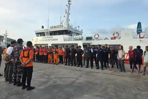 Imagen 1 de Localizado otro cuerpo y el barco en el que naufragó la familia española en Indonesia