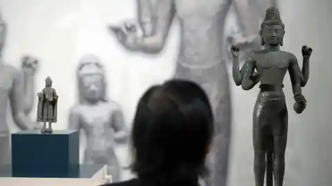 Imagen 1 de EE UU devuelve cuatro esculturas de bronce de 1.200 años de antigüedad que fueron expoliadas de Tailandia en 1964