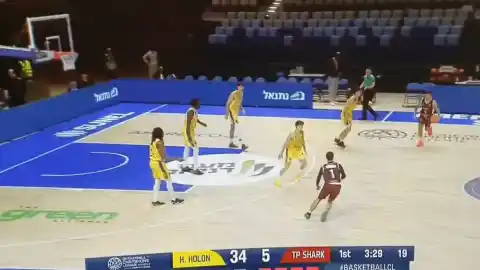 Imagen 1 de El surrealista partido del Trapani Basket: se presenta con cinco jugadores, acaba con dos y lo descalifican