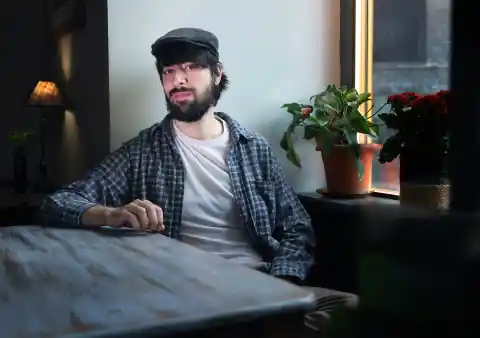 Imagen 1 de David Uclés ficha por Planeta al ganar el Premio Nadal con una nueva novela de realismo mágico