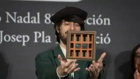 Imagen 1 de David Uclés narra su gran noche en un galardón literario: Nadal a contracorriente